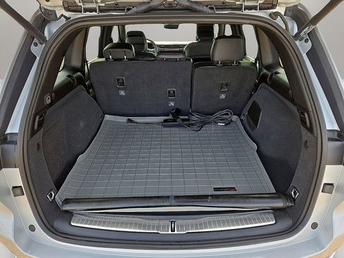 Used 2023 Jeep Grand Cherokee Overland w/ Luxury Tech Group IV image 16