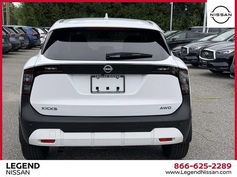 Used 2025 Nissan Kicks SV AWD/4WD image 5