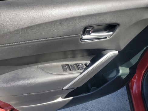 Used 2022 Toyota Corolla Cross XLE FWD image 18