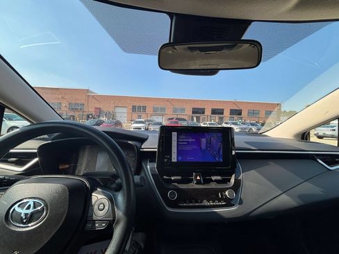 Used 2025 Toyota Corolla LE FWD image 31