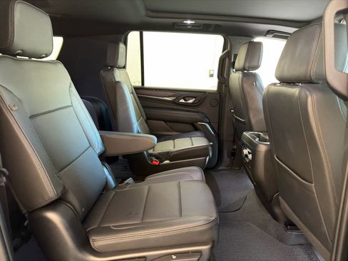 Used 2023 GMC Yukon XL Denali image 32