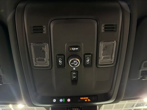 Used 2025 GMC Yukon Denali AWD/4WD image 24