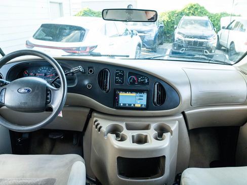 Used 2006 Ford E-350 and Econoline 350 XL RWD image 18