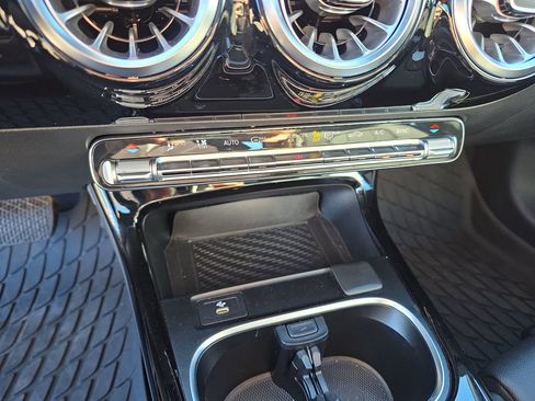 Used 2024 Mercedes-Benz CLA 250 4MATIC image 29