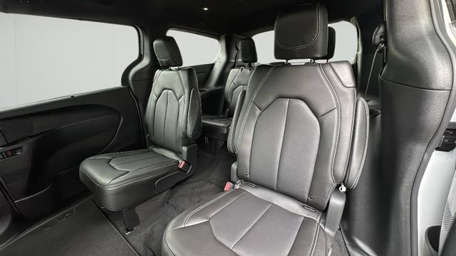 New 2025 Chrysler Pacifica Select AWD/4WD image 26