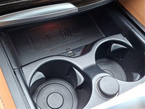 Used 2023 BMW M550i xDrive w/ Dynamic Handling Package image 27