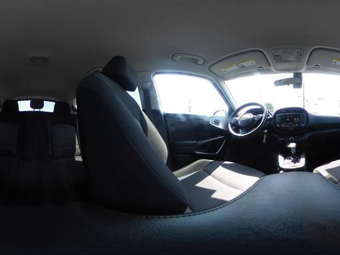 Used 2025 Kia Soul LX w/ LX Technology Package FWD image 42
