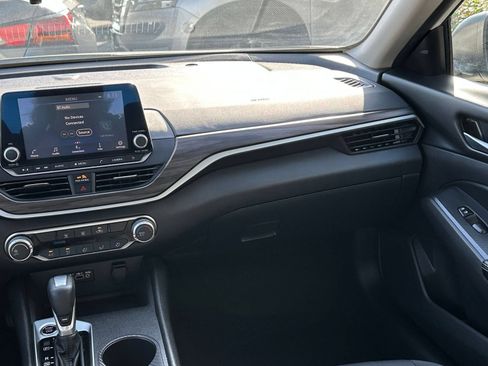 Used 2025 Nissan Altima 2.5 SV FWD image 34