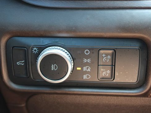 Used 2022 Ford Explorer King Ranch w/ Premium Technology Package RWD image 47
