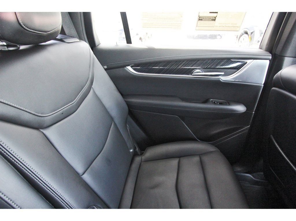 Certified 2023 Cadillac XT6 Premium Luxury w/ Technology Package FWD image 11