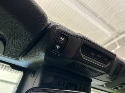 Used 2024 Jeep Wrangler Unlimited image 27