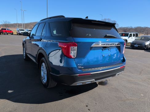 Used 2022 Ford Explorer XLT w/ Equipment Group 202A image 3