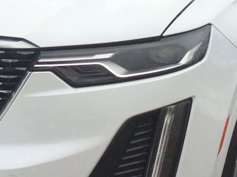 Used 2024 Cadillac XT6 Premium Luxury image 11