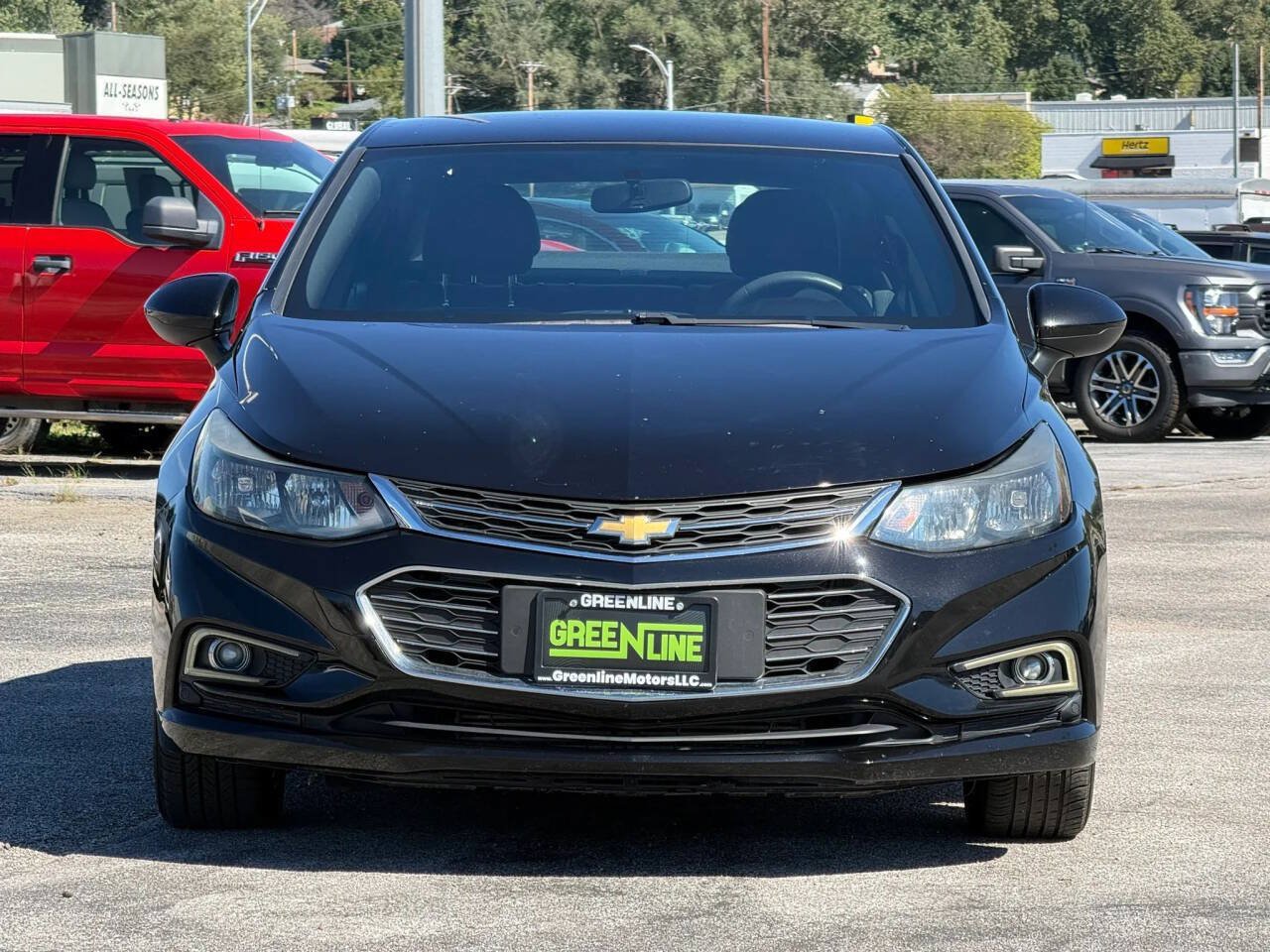 Used 2017 Chevrolet Cruze LT w/ Convenience Package FWD image 3