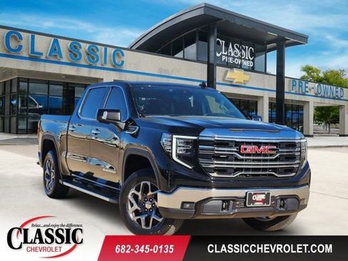 Used 2024 GMC Sierra 1500 SLT image 1