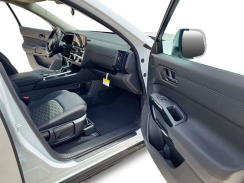 Used 2025 Nissan Pathfinder SV w/ Cargo Package image 28