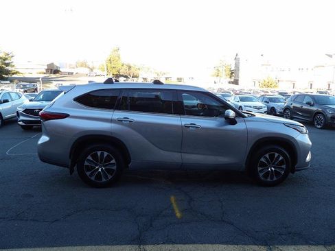 Used 2022 Toyota Highlander XLE image 8