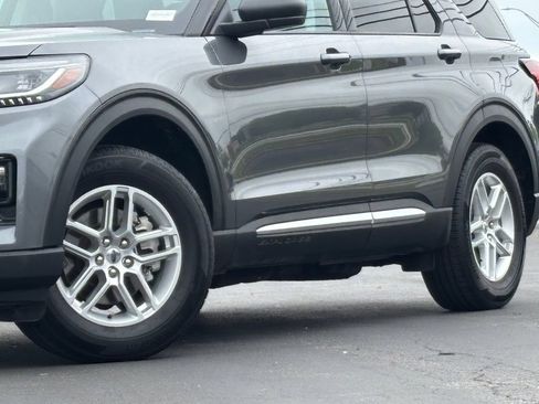 Used 2025 Ford Explorer Active w/ Active Comfort Package RWD image 3