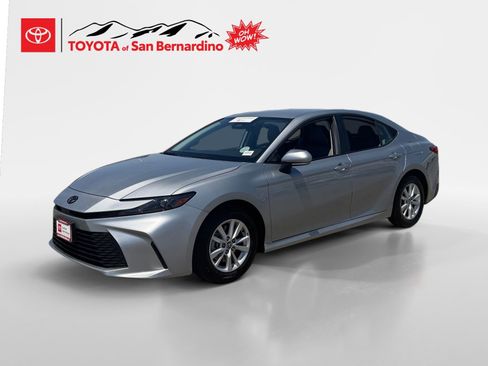 Certified 2025 Toyota Camry LE image 1