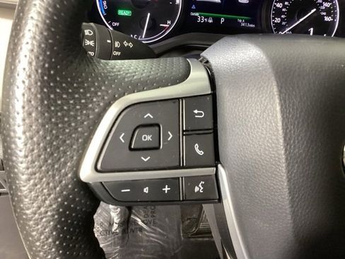 Used 2021 Toyota Sienna Limited image 29