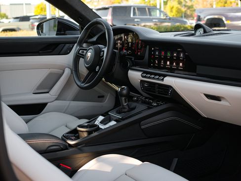 Used 2026 Porsche 911 GT3 RWD image 37
