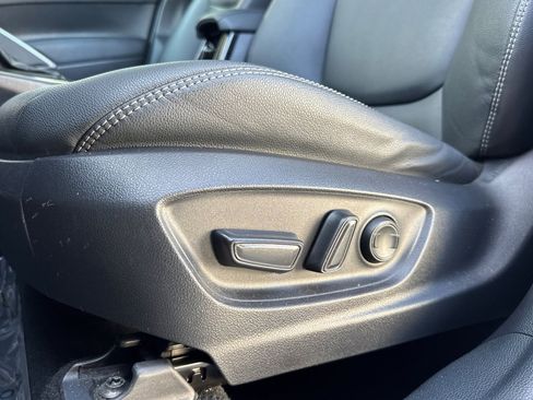 Used 2022 Toyota Corolla Cross XLE w/ Convenience Package image 14