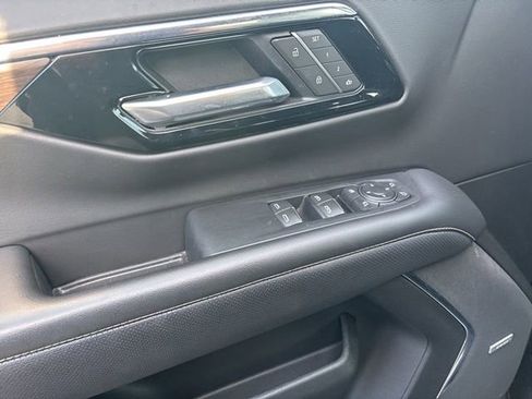 Used 2025 Chevrolet Tahoe Premier AWD/4WD image 19