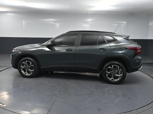 Used 2025 Chevrolet Trax LT w/ Driver Confidence Package FWD image 7