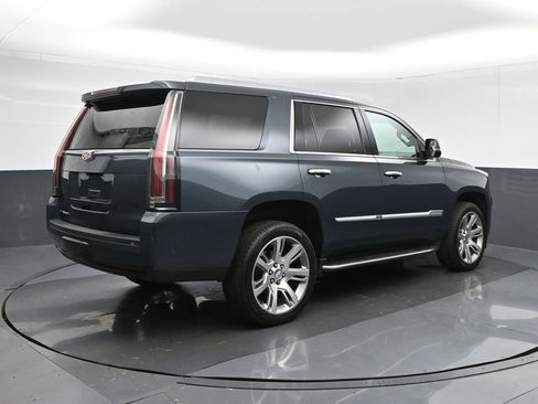 Used 2019 Cadillac Escalade Luxury image 7