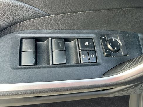 Used 2022 Toyota RAV4 LE FWD image 12