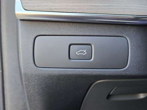 New 2026 Volvo XC90 B6 Plus w/ Protection Package Premier image 23