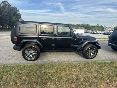 Used 2024 Jeep Wrangler Sport S w/ Convenience Group image 11