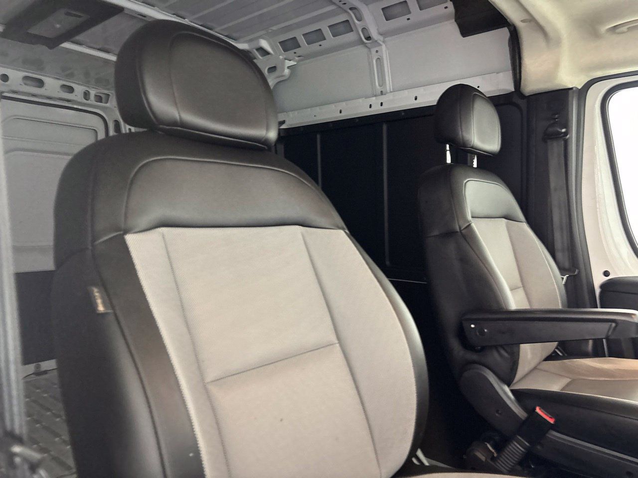 Used 2025 RAM ProMaster 2500 w/ Convenience Group FWD image 25