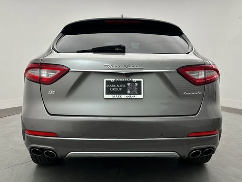 Used 2018 Maserati Levante GranLusso AWD/4WD image 11