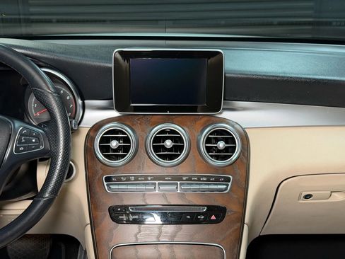 Used 2019 Mercedes-Benz GLC 300 image 29