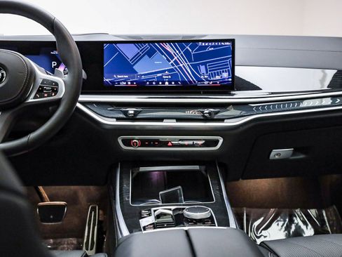 Certified 2025 BMW X7 xDrive40i w/ M Sport Package image 14