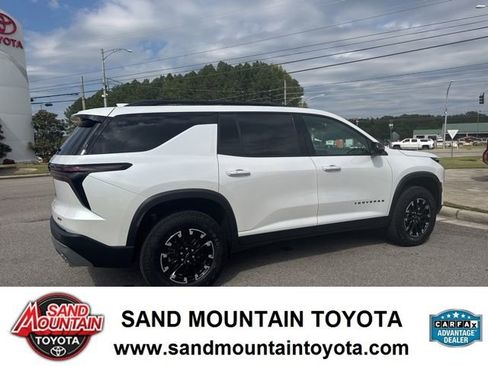 Used 2025 Chevrolet Traverse Z71 w/ Driver Confidence Package image 3