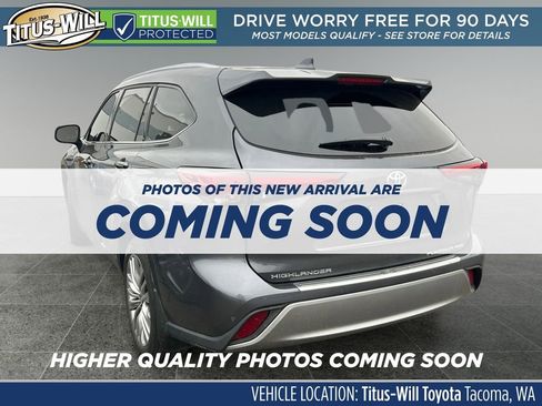 Used 2023 Toyota Highlander Platinum AWD/4WD image 3