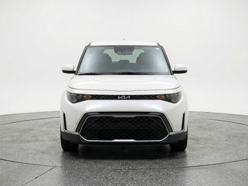Used 2025 Kia Soul LX w/ LX Technology Package FWD image 2