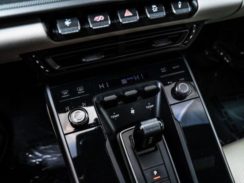 Used 2022 Porsche 911 Carrera image 24