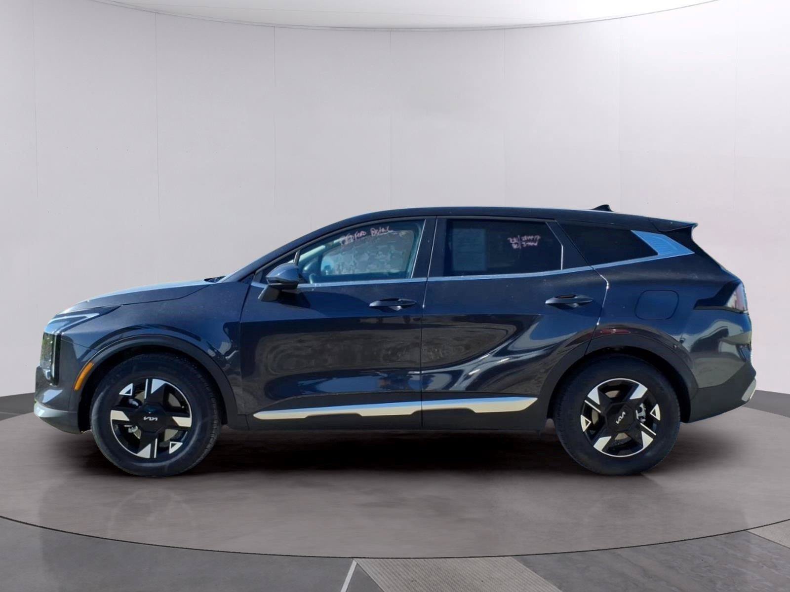 Used 2026 Kia Sportage LX FWD image 2