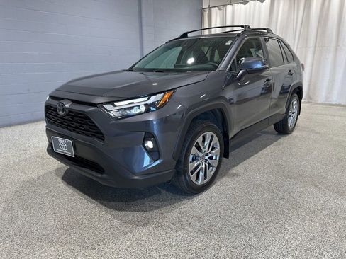 Used 2022 Toyota RAV4 XLE Premium AWD/4WD image 4