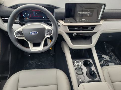 Used 2026 Ford Explorer Active AWD/4WD image 21