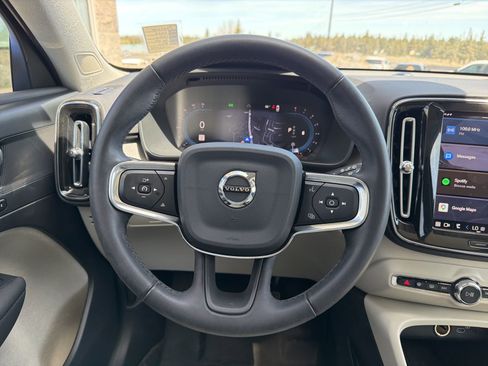 Used 2023 Volvo XC40 B5 Plus w/ Protection Package Premier image 11