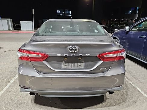Used 2018 Toyota Camry XLE image 5