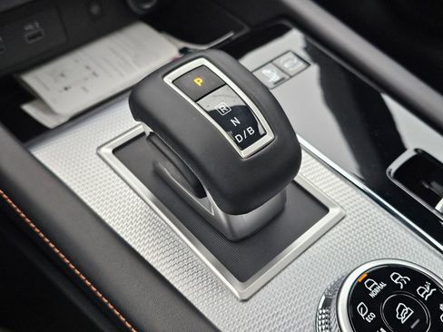 New 2025 Mitsubishi Outlander SEL image 24