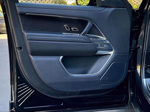 Used 2023 Land Rover Range Rover SE image 27