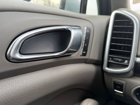 Used 2011 Porsche Cayenne image 17