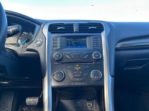 Used 2017 Ford Fusion SE image 23