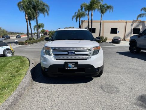 Used 2013 Ford Explorer XLT FWD image 2